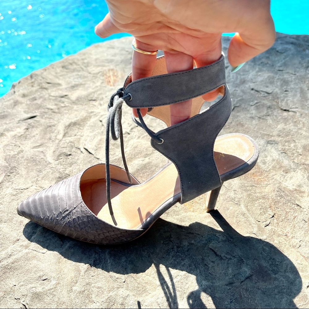 Maiden Lane Women’s Gray Textured Ankle Strap Heels SZ 7.5